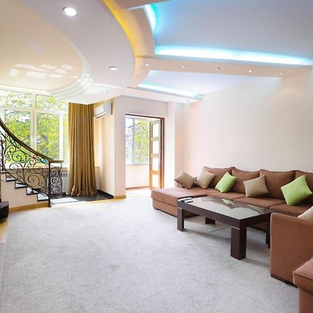יירבאן Stay Inn Apart-Hotel On Sayat-Nova Avenue מראה חיצוני תמונה
