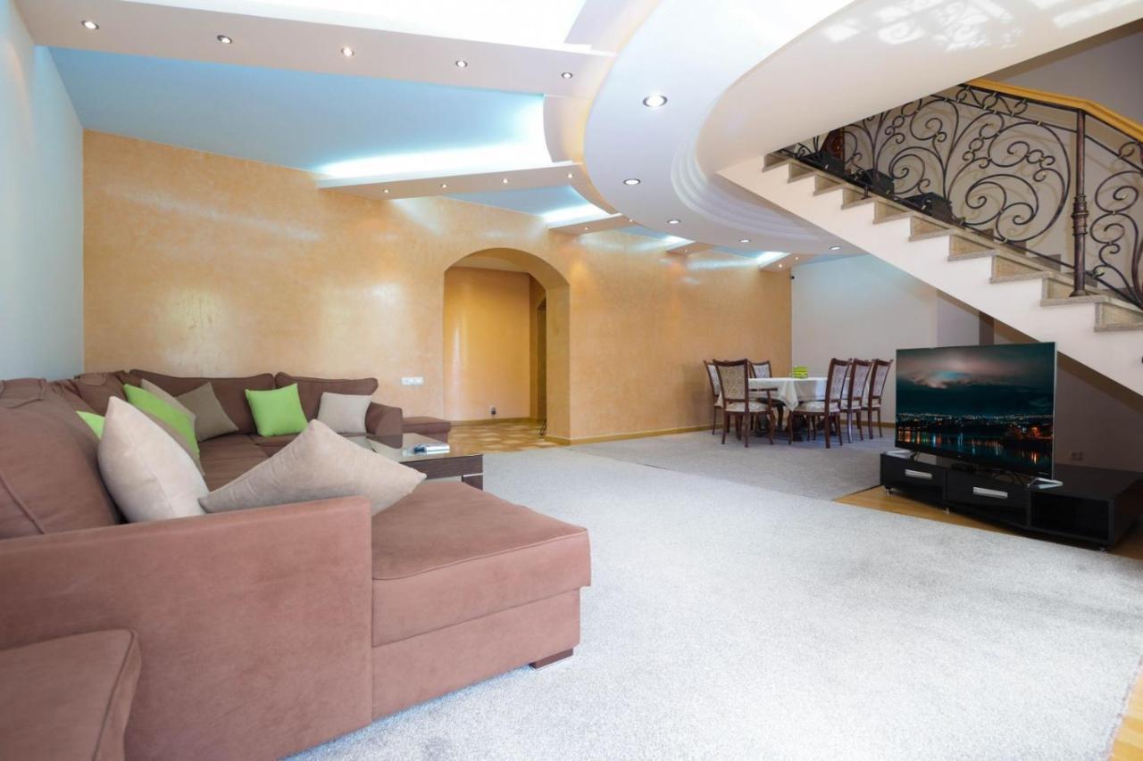 יירבאן Stay Inn Apart-Hotel On Sayat-Nova Avenue מראה חיצוני תמונה